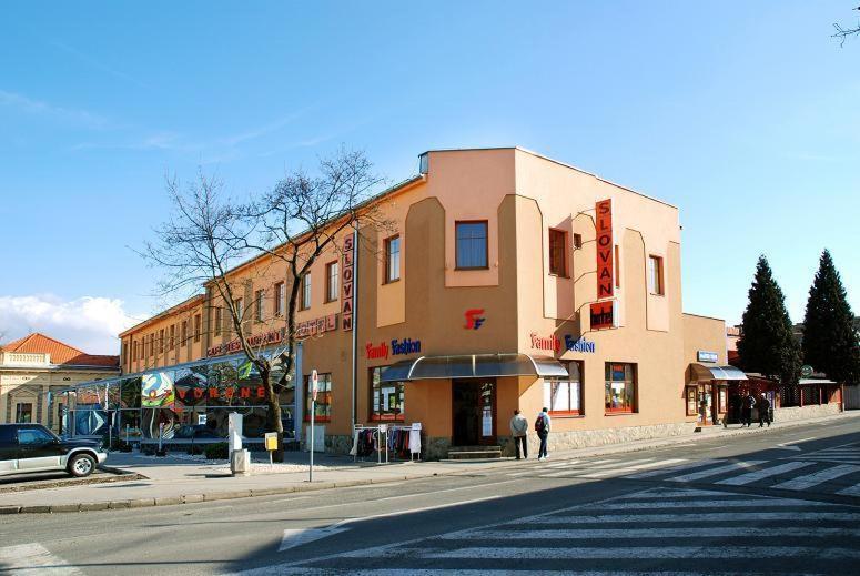 Hotel Slovan Lučenec Buitenkant foto